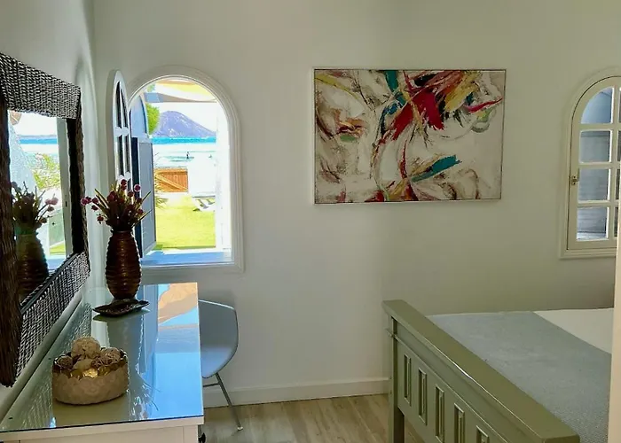 Dalia House, Frontbeach, Piscina, コラレホ