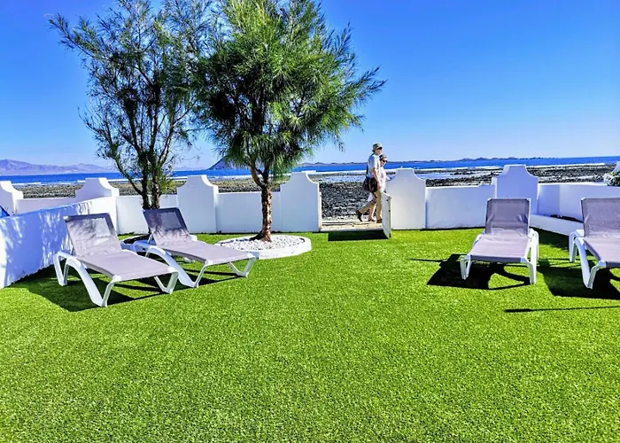 Semesterbostad Dalia House, Frontbeach, Piscina,