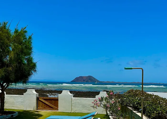 Semesterbostad Dalia House, Frontbeach, Piscina,